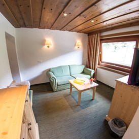 Skihotel: Wohnzimmer Junior Suite "Enzian Stube" - Hotel Berghof