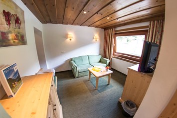 Skihotel: Wohnzimmer Junior Suite "Enzian Stube" - Hotel Berghof