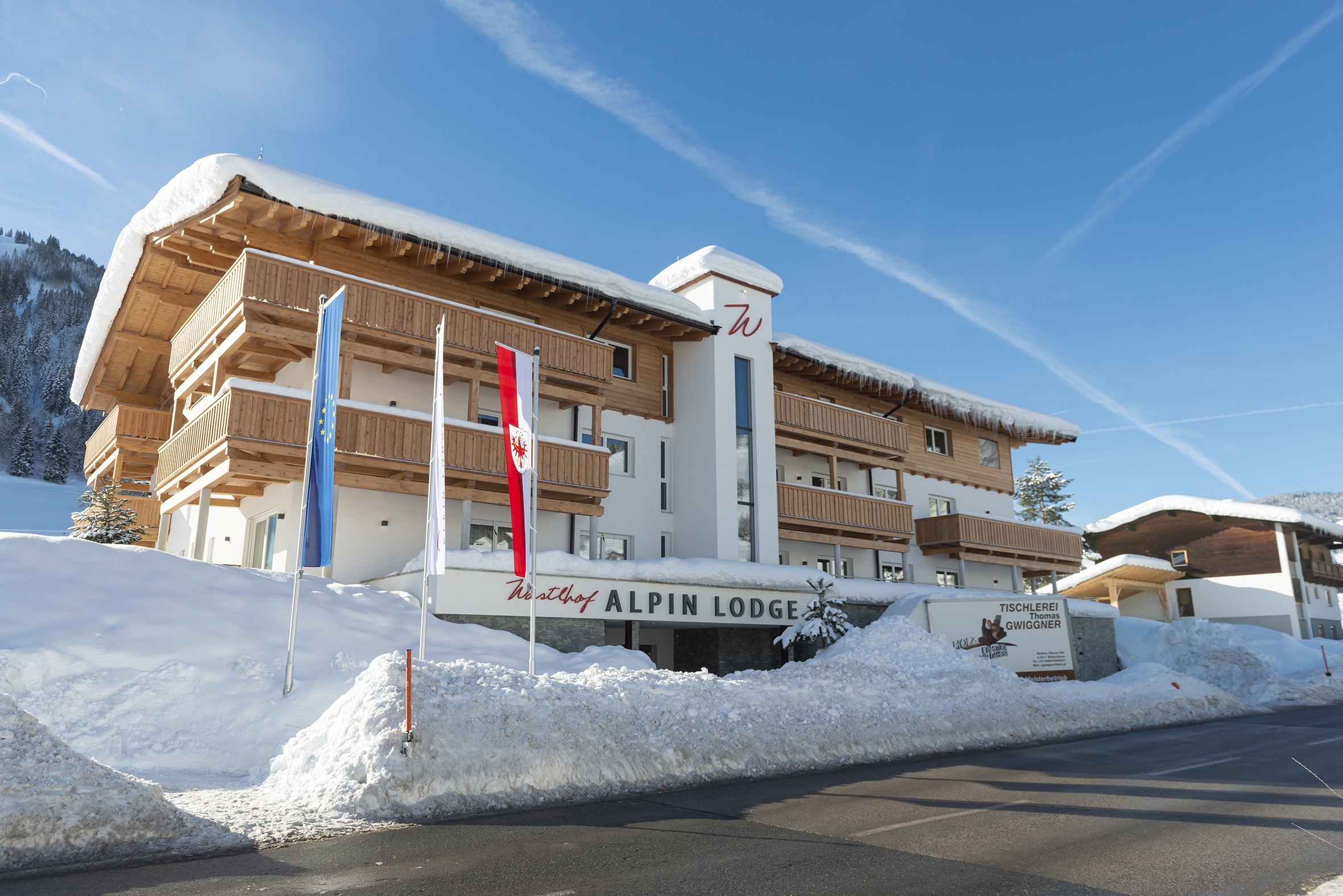 Hotels an der Piste - Rodeln - Tirol - Wastlhof Alpine Lodge mit Luxus Familienzimmern und Appartements
Unterirdisch mit einem Tunnel zum Haupthaus verbunden. Direkt an der Skipiste  - Hotel Wastlhof