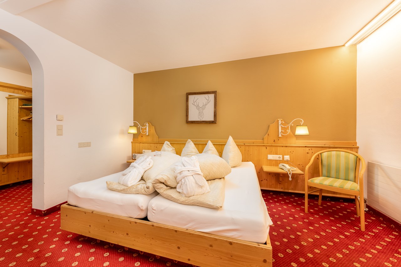 Alpenwohlfühlhotel Dörflwirt Zimmerkategorien Familienzimmer Bergblick deluxe