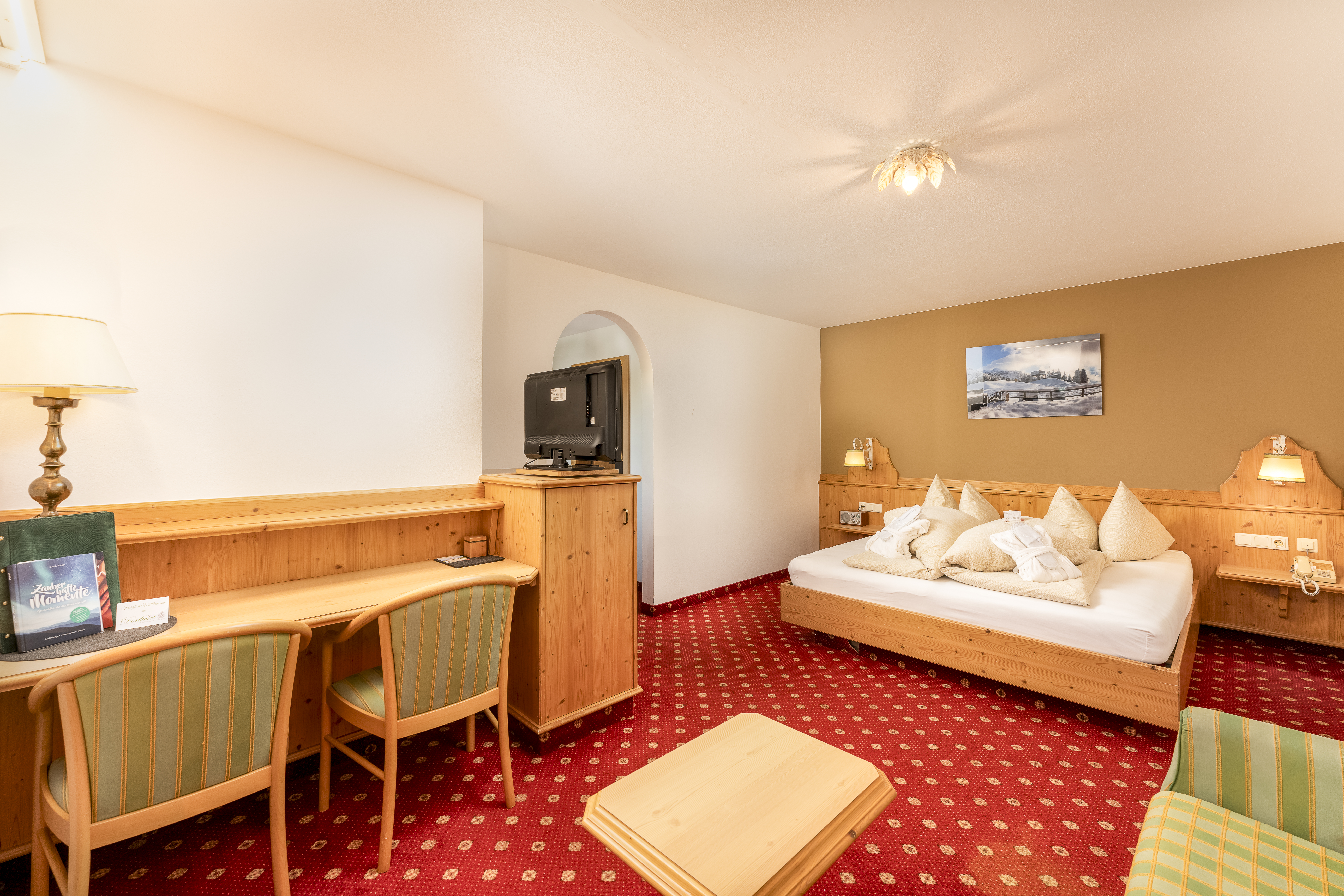 Alpenwohlfühlhotel Dörflwirt Zimmerkategorien Juniorsuite Bergblick