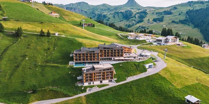 Hotels an der Piste - PLZ 6881 (Österreich) - Außenansicht Sommer - Hotel Alpenstern
