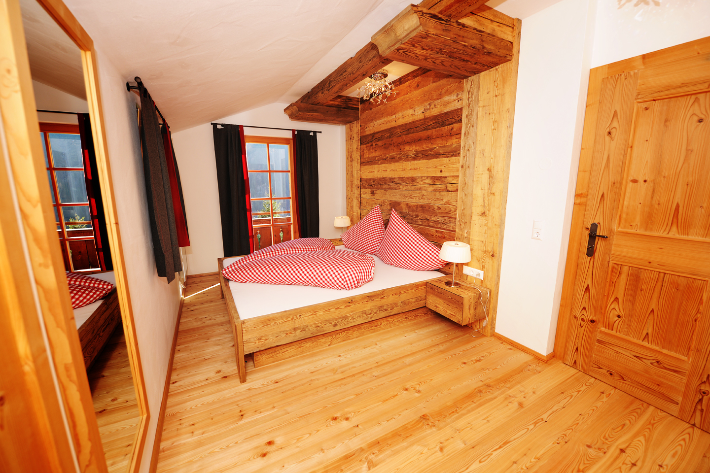 Hotels an der Piste - geführte Skitouren - Saalbach Hinterglemm - Doppelzimmer im Mitterstall - Hütte Mitterstall