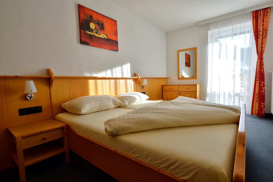 Skihotel: traditionelles Zimmer - Almhotel Kärnten