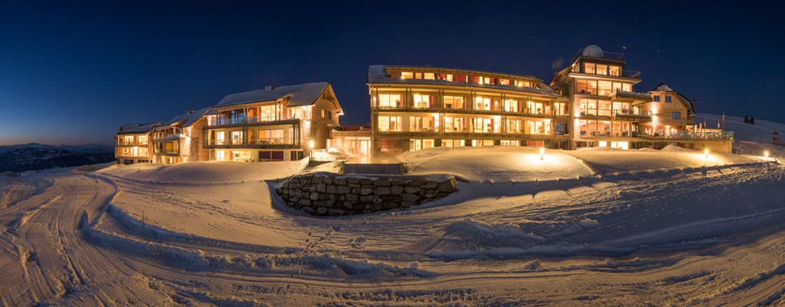 Skihotel: Aussenansicht des Alpinhotel Pacheiner im Winter - Alpinhotel Pacheiner