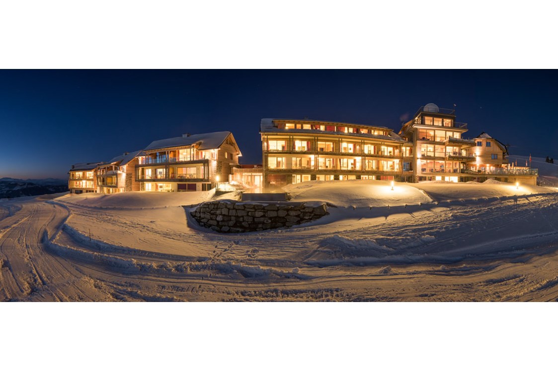 Skihotel: Aussenansicht des Alpinhotel Pacheiner im Winter - Alpinhotel Pacheiner