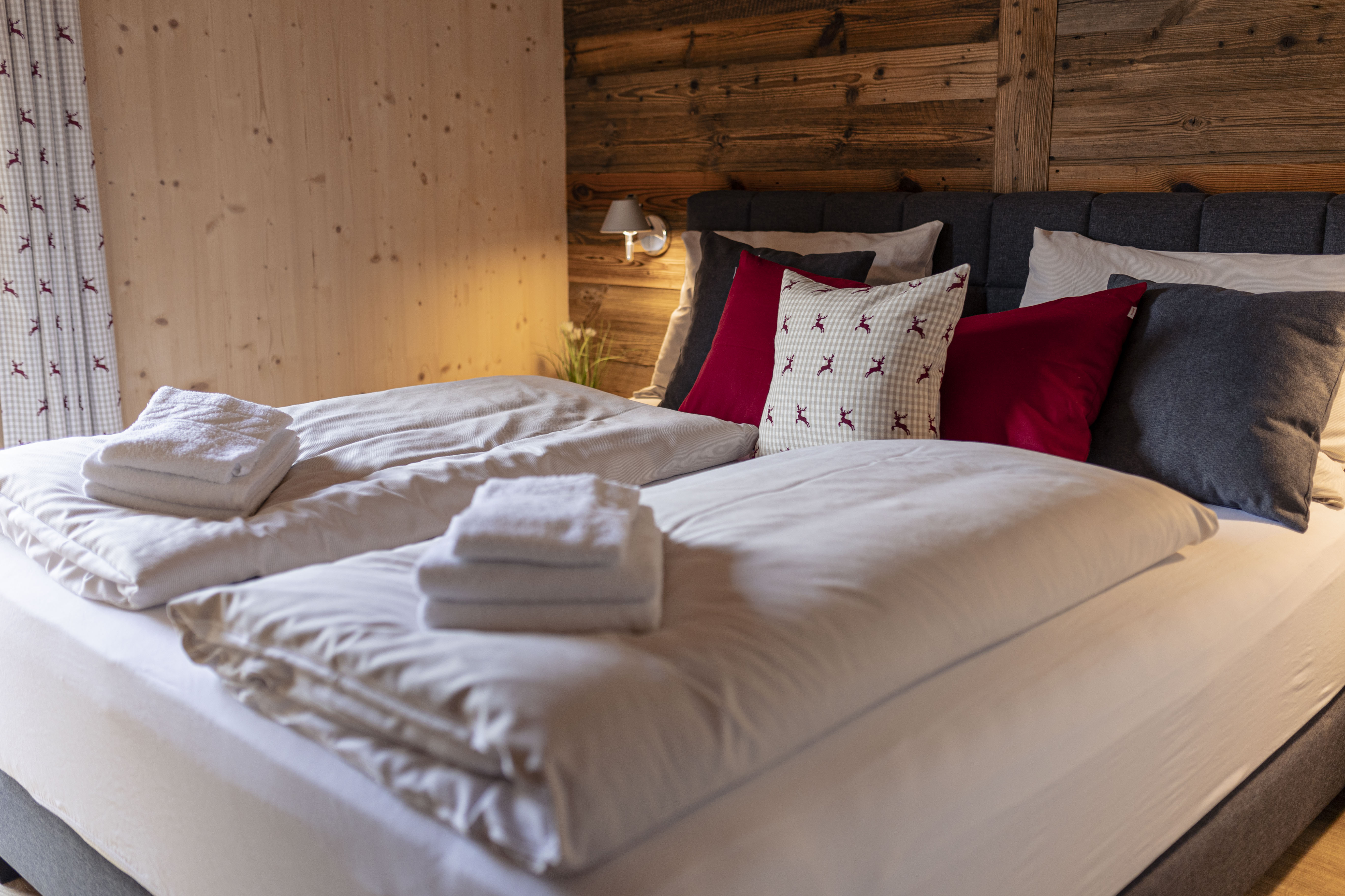 Hotels an der Piste - Hotel-Schwerpunkt: Skifahren & Wellness - Steiermark - Beispielbild: Schlafzimmer - Kreischberg Suites by ALPS RESORTS