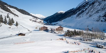 Hotels an der Piste - Tirol - Talabfahrt und Übungslift der Skischule direkt am Haus - Kinder- & Gletscherhotel Hintertuxerhof