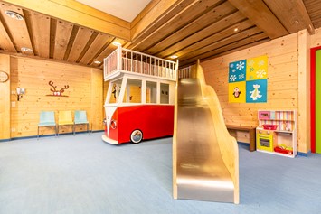 Skihotel: Spielzimmer mit täglicher Kinderbetreuung - Kinder- & Gletscherhotel Hintertuxerhof