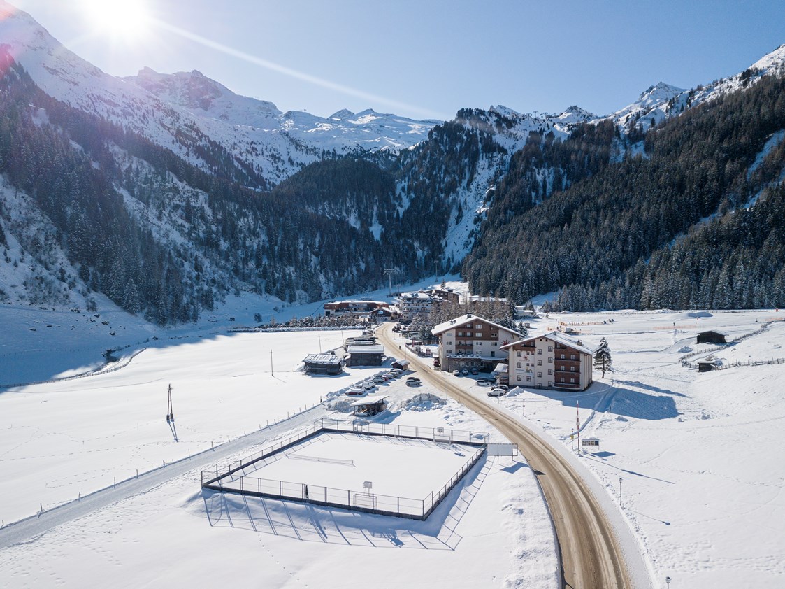 Skihotel: ca. 200 Meter bis zur Talstation - Kinder- & Gletscherhotel Hintertuxerhof