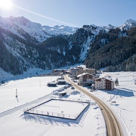 Skihotel: ca. 200 Meter bis zur Talstation - Kinder- & Gletscherhotel Hintertuxerhof