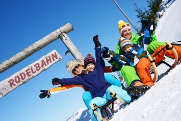 Skihotel: Winterrodelbahn direkt vor der Haustüre - Landhotel-Gasthaus Traunstein