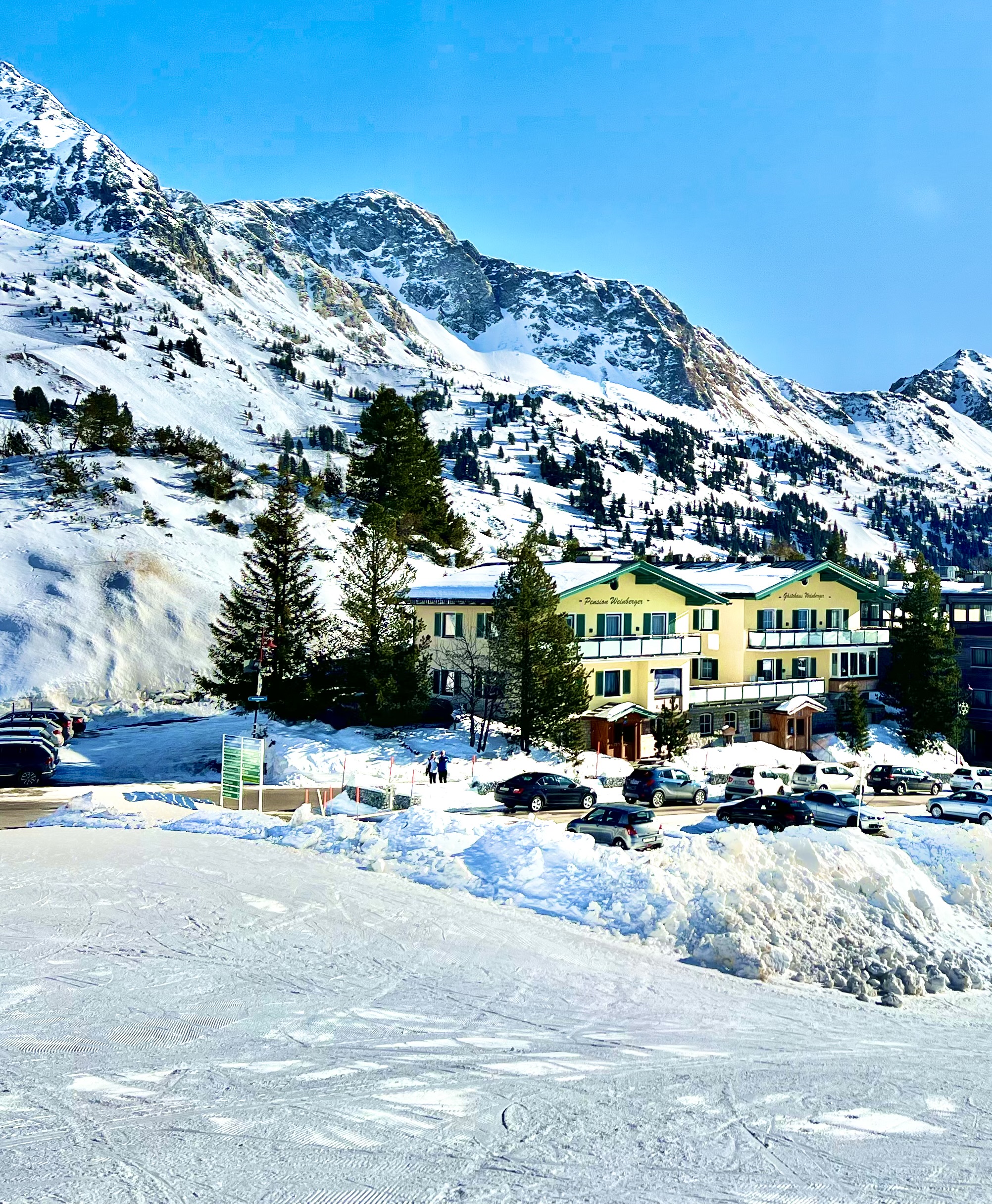 Hotels an der Piste - Pongau - Außenansicht unserer Pension direkt vom Pernerlift - Pension Weinberger