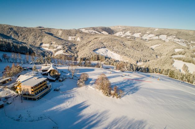 Skihotel: Almblick Hotelansicht außen - Der Almblick