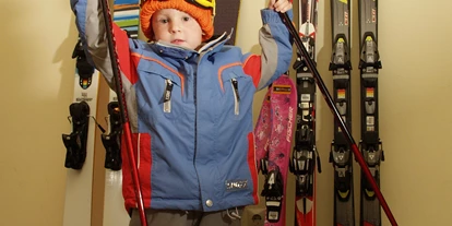 Hotels an der Piste - Trockenraum - Obertauern - fürs Skifahren ist man nie zu jung (oder zu alt) - Hotel & Restaurant DER SAILER