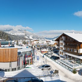 Skihotel: B&B Hotel Die Bergquelle - Winterpanorama - direkt an der Gondelstation beim Achterjet in Flachau - B&B Hotel Die Bergquelle