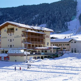 Skihotel: Hotel Austria mit Gondelbahn,
Übungswiese und Langlaufloipe - Hotel Austria