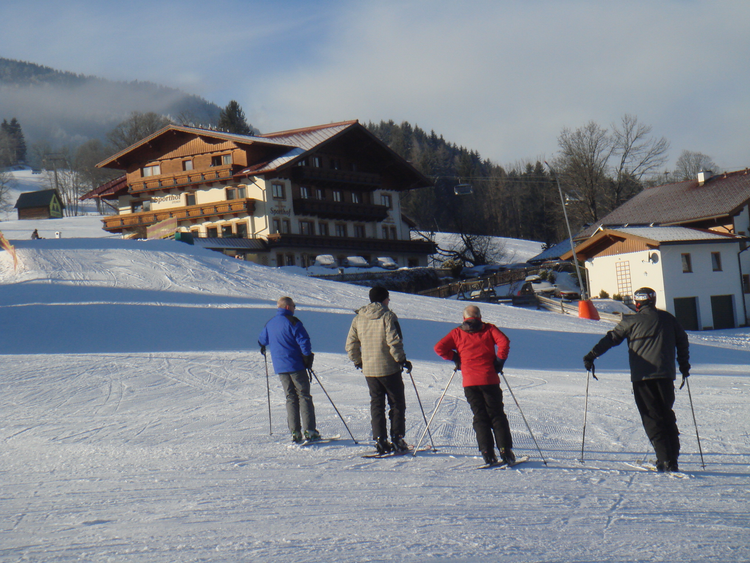 Hotels an der Piste - Sonnenterrasse - Wagrain - Diese Entfernung zum Sonnenstüberl und Talstation Rohrmoos II - Hotel Sporthof
