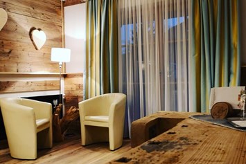 Skihotel: Almsuite 35 m² Sitzbereich - Hotel Astrid