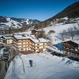 Skihotel: Hotel direkt an der Piste des Bergfried Liftes mitten im Skigebiet Saalbach-Hinterglemm-Leogang - Dein MOUNTAIN Wohlfühlhotel Johanneshof