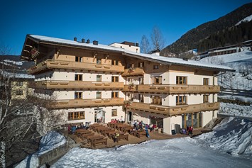 Skihotel: Herrliche Sonnenterrasse direkt an der Skipiste!  - Dein MOUNTAIN Wohlfühlhotel Johanneshof