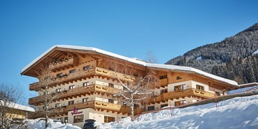 Hotels an der Piste - PLZ 5741 (Österreich) - Der Johanneshof im Winter - direkt an der Piste des Bergfriedliftes.
 - Dein MOUNTAIN Wohlfühlhotel Johanneshof