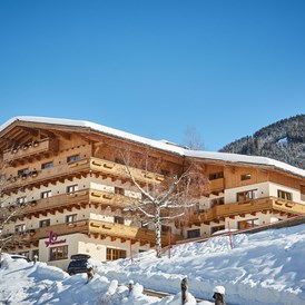 Skihotel: Der Johanneshof im Winter - direkt an der Piste des Bergfriedliftes.
 - Dein MOUNTAIN Wohlfühlhotel Johanneshof