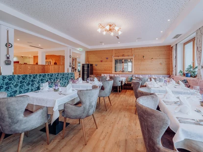 Hotels an der Piste - PLZ 6373 (Österreich) - Gemütliches Hotelrestaurant - Dein MOUNTAIN Wohlfühlhotel Johanneshof