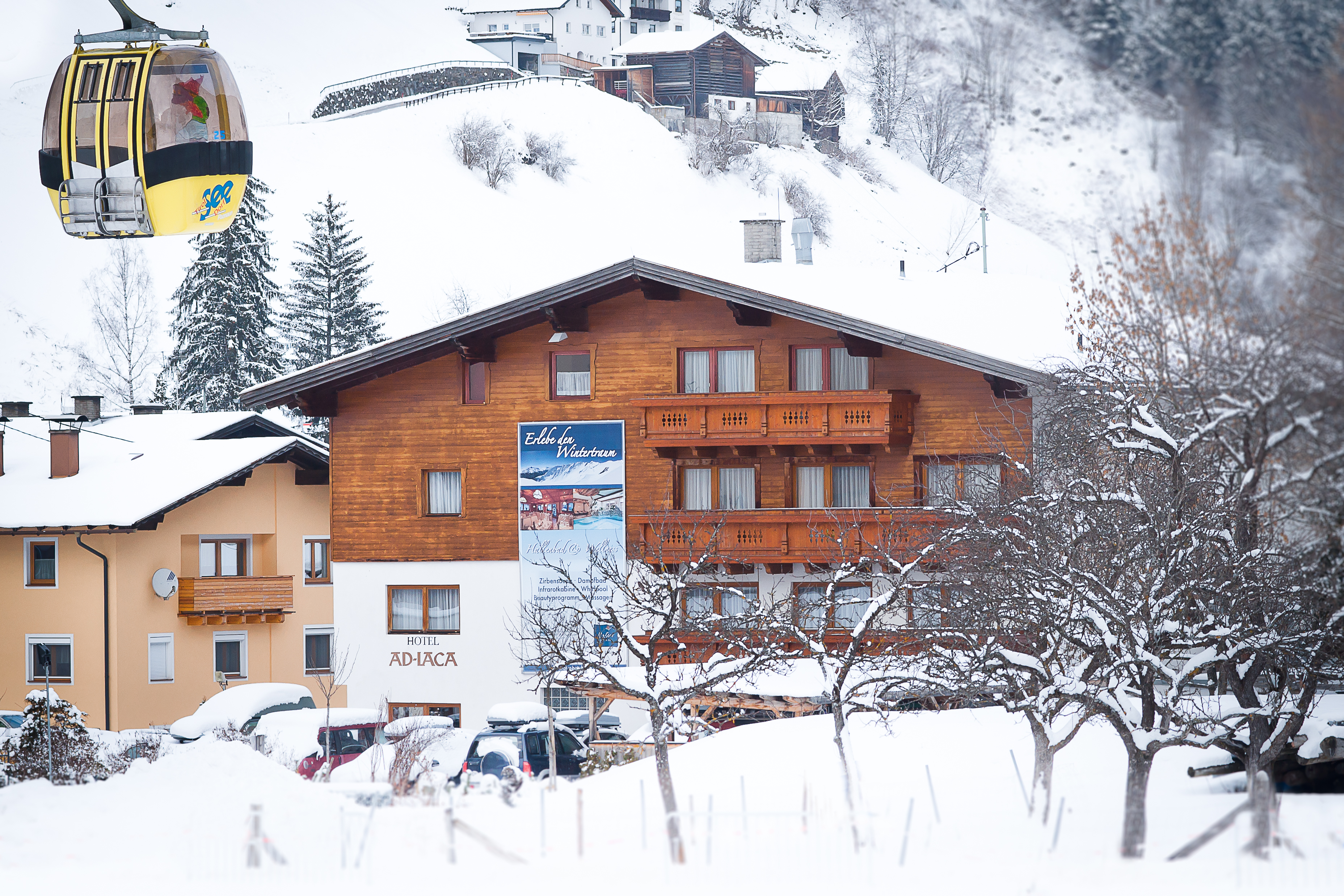 Skihotel: Aussenansicht Hotel - Hotel ad Laca