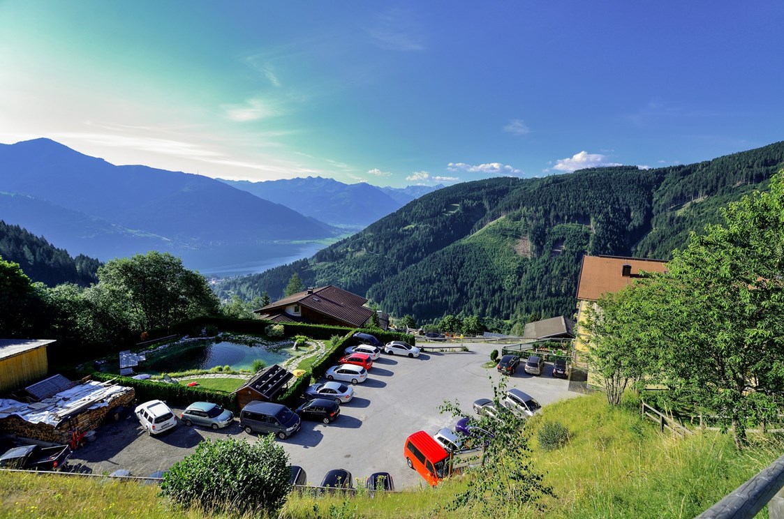 Skihotel: Kostenloses Parkplatz für jede Besucher. Das Hotel ist im ganzen Jahr mit dem Auto erreichbar.  - Berghotel Jaga-Alm
