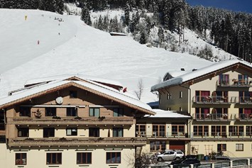 Skihotel: Das Berghotel Jaga-Alm im Winter - Berghotel Jaga-Alm