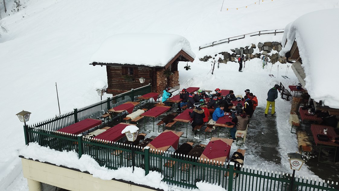 Skihotel: Unser Terrasse ist für jede Skifahrer geöffnet - Berghotel Jaga-Alm