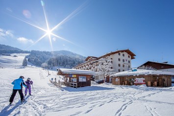 Skihotel: Landhotel Tirolerhof und Skipiste Schießhüttel-Lift - Landhotel Tirolerhof