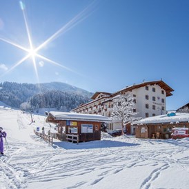 Skihotel: Landhotel Tirolerhof und Skipiste Schießhüttel-Lift - Landhotel Tirolerhof