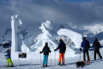 Skihotel: Formen in weiß - Skigebiet 
( Bildquelle TVB Ischgl - Paznaun )  - Hotel Persura