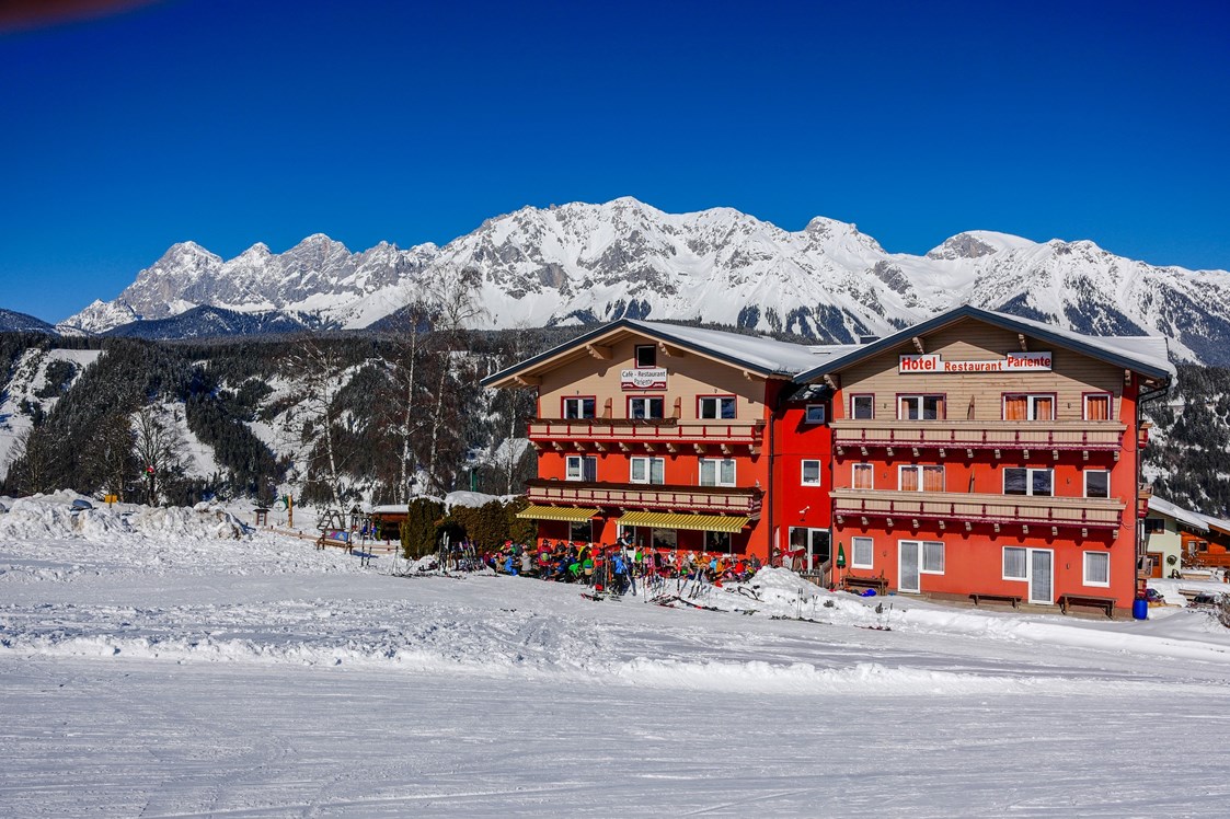 Skihotel: Aussenansicht Winter Hotel Pariente - Hotel Restaurant Pariente