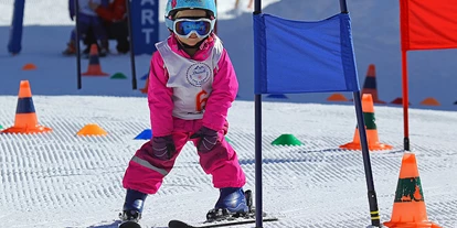 Hotels an der Piste - Mellau - Kinderskikurs vor der Haustüre  - Hotel Garni Alpina
