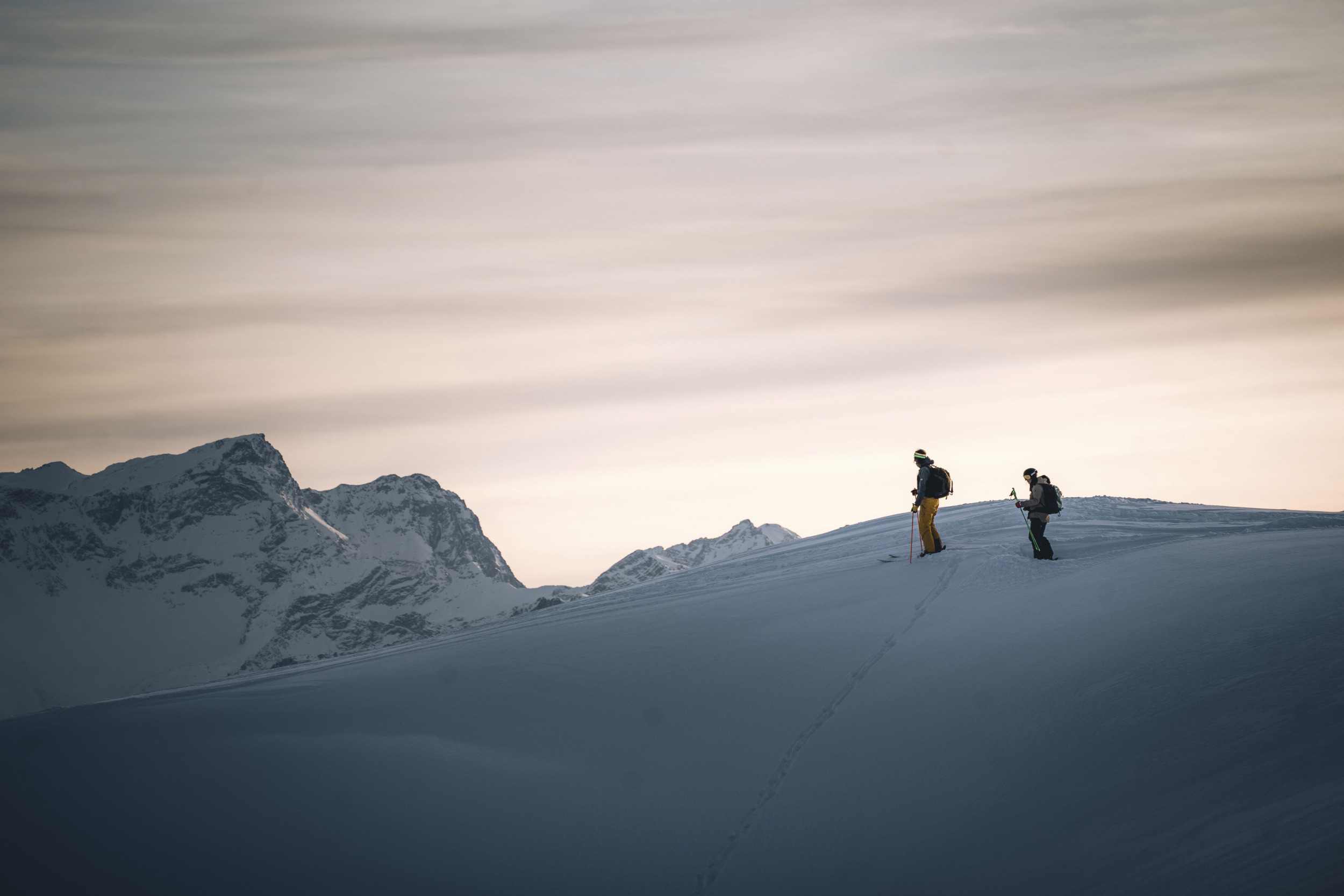 Skihotel: Skitour gegen Abend 
Bregenzerwald
Skigebiet Damüls-Mellau - Hotel Garni Alpina