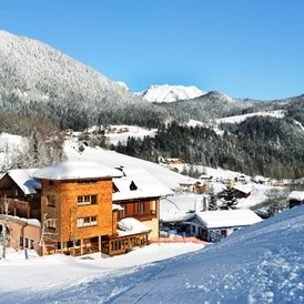 Skihotel: Unser Familienhotel liegt direkt an der Talstation der Fageralm-Lifte - Familienhotel Unterreith