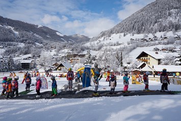Skihotel: Spaß in der Kinderschischule - Familien- & Sporthotel Kärntnerhof****