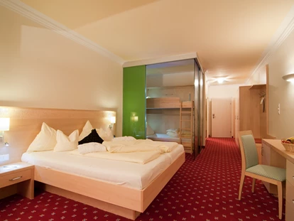 Hotels an der Piste - Skikurs direkt beim Hotel: für Kinder - Familienzimmer Kärnten - Familien- & Sporthotel Kärntnerhof****