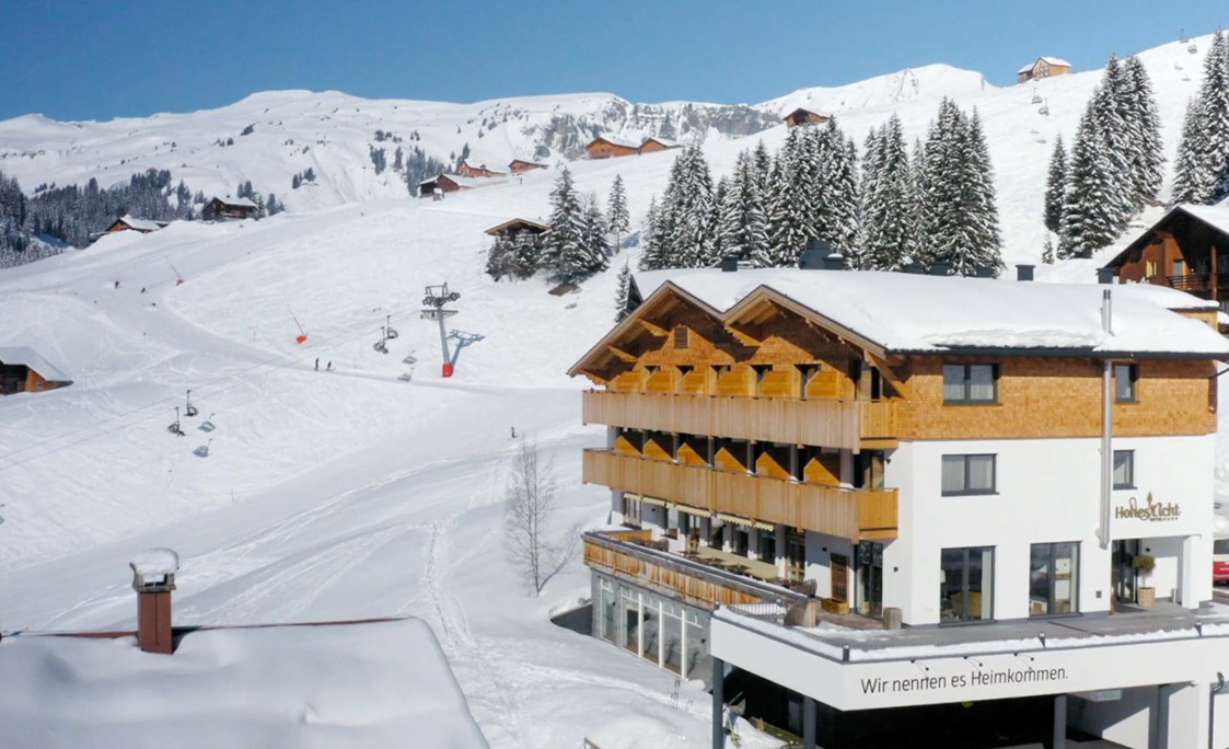 Skihotel: Vor der Haustüre weg die Ski anschnallen und los gehts! - Hotel Hohes Licht
