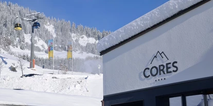 Hotels an der Piste - Sauna - Kappl (Kappl) - Hotel Cores Fiss Außenansicht Seilbahn - Hotel Cores