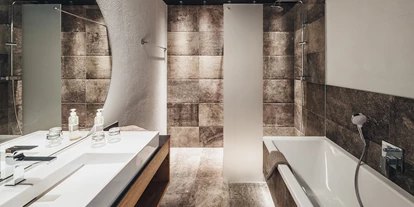 Hotels an der Piste - Sauna - Kappl (Kappl) - Hotel Cores Fiss Bergzimmer Badezimmer - Hotel Cores