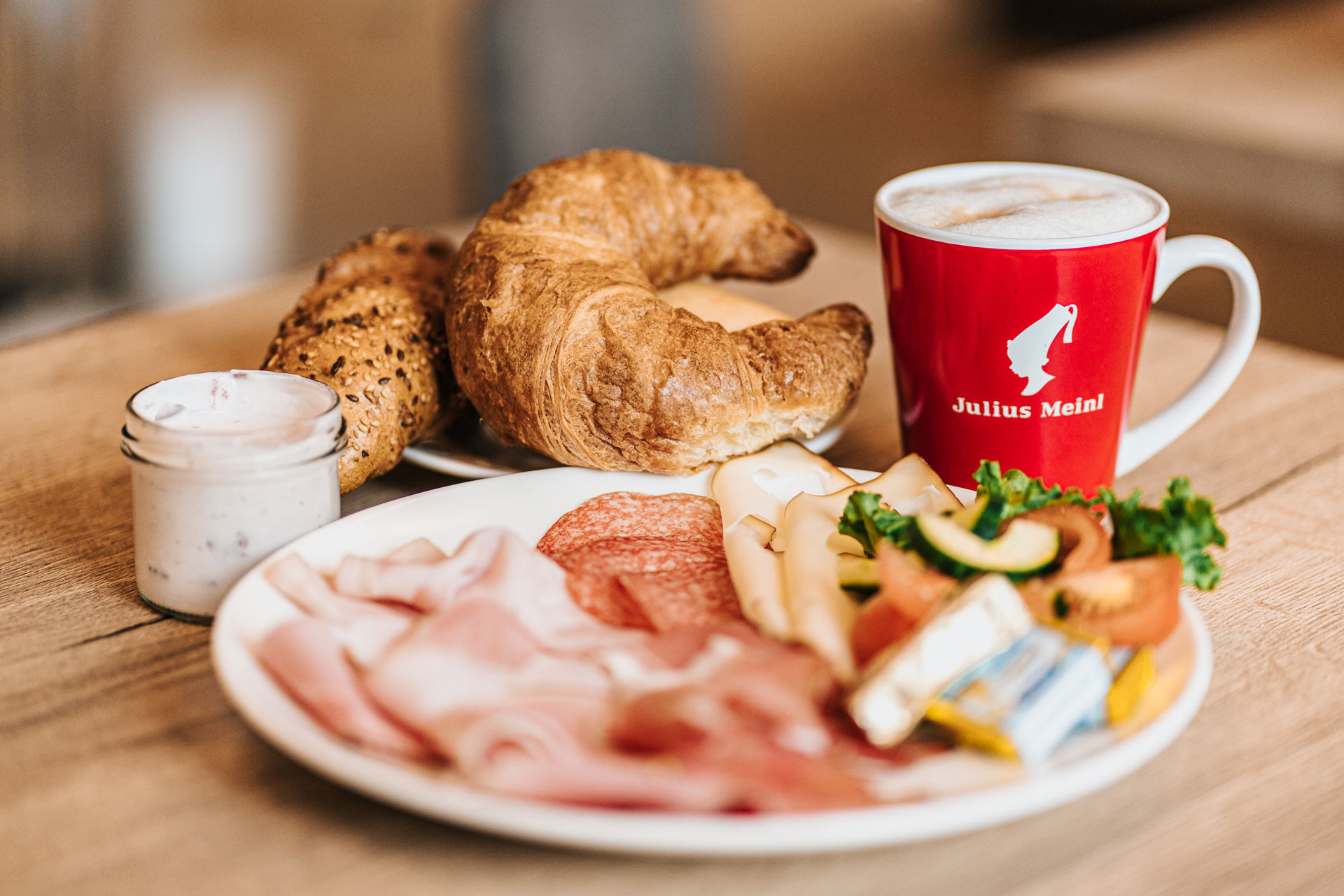 Skihotel: Frühstücksbuffet - COOEE alpin Hotel Bad Kleinkirchheim