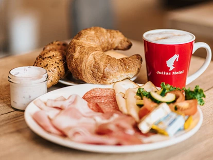 Hotels an der Piste - Skikurs direkt beim Hotel: für Kinder - Frühstücksbuffet - COOEE alpin Hotel Bad Kleinkirchheim