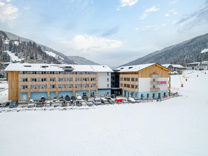 Hotels an der Piste - Skikurs direkt beim Hotel: für Kinder - Außenaufnahme des COOEE alpin Hotels Bad Kleinkirchheim - COOEE alpin Hotel Bad Kleinkirchheim