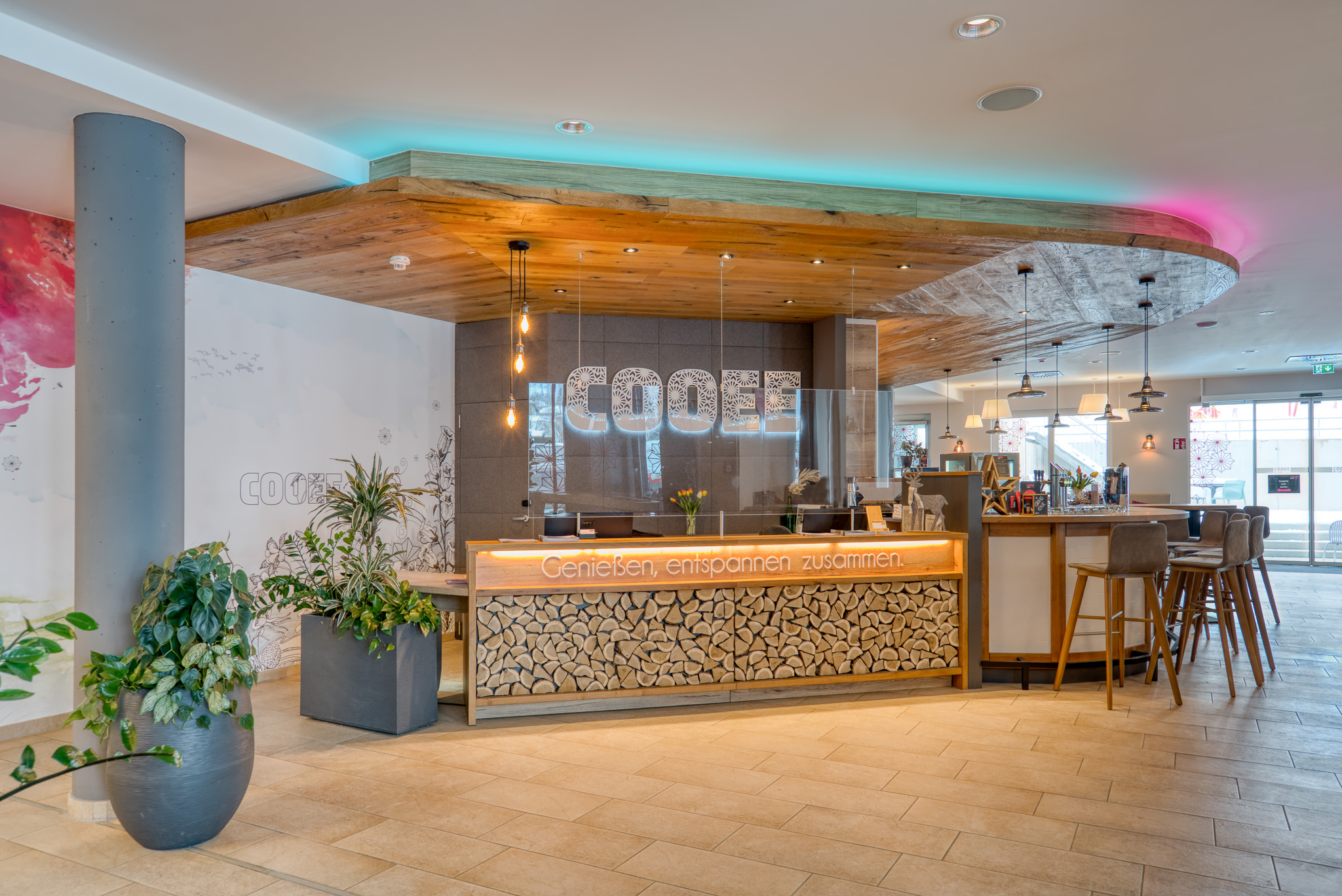 Skihotel: Rezeption - COOEE alpin Hotel Bad Kleinkirchheim