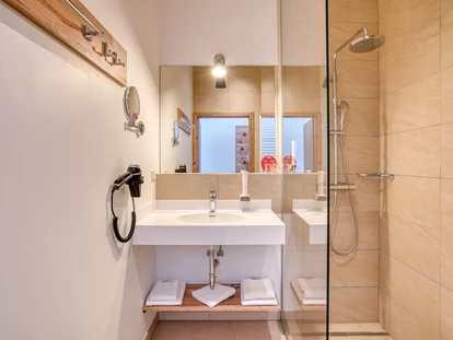 Hotels an der Piste - Skikurs direkt beim Hotel: für Kinder - Standard Zimmer - COOEE alpin Hotel Bad Kleinkirchheim