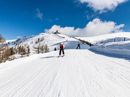 Hotels an der Piste - Skikurs direkt beim Hotel: für Kinder - Skipiste bei der Kaiserburg in Bad Kleinkirchheim - COOEE alpin Hotel Bad Kleinkirchheim